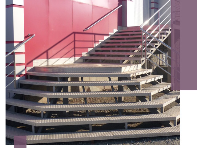 Лестницы для магазина в Нижнекамске — изготовление и монтаж