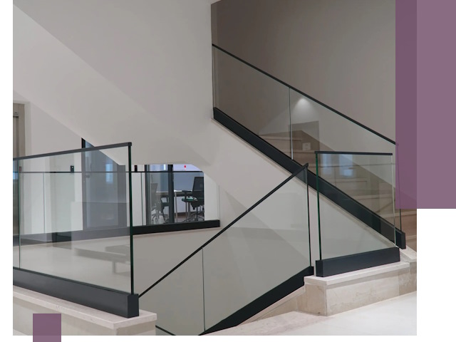 Стеклянные перила премиум-класса с установкой в Нижнекамске