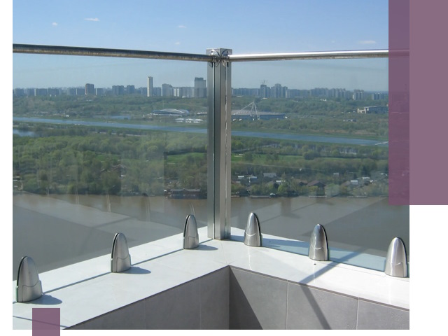 Стеклянные парапеты премиум класса в Нижнекамске для домов и бизнесов